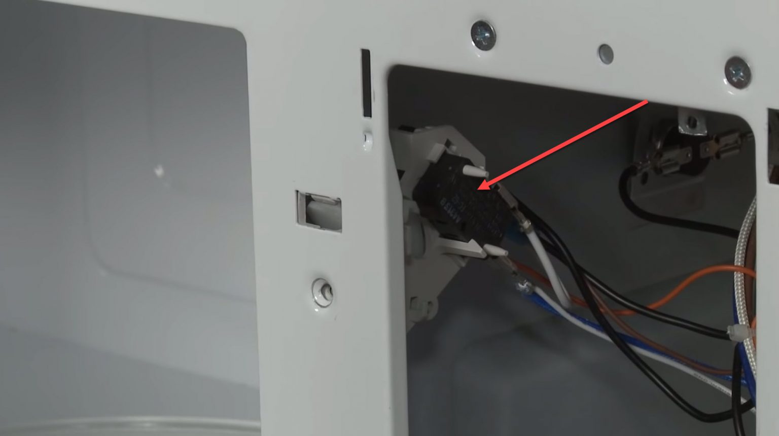 Microwave Fuse Blown? 3 Symptoms and how to fix it How To Fix It