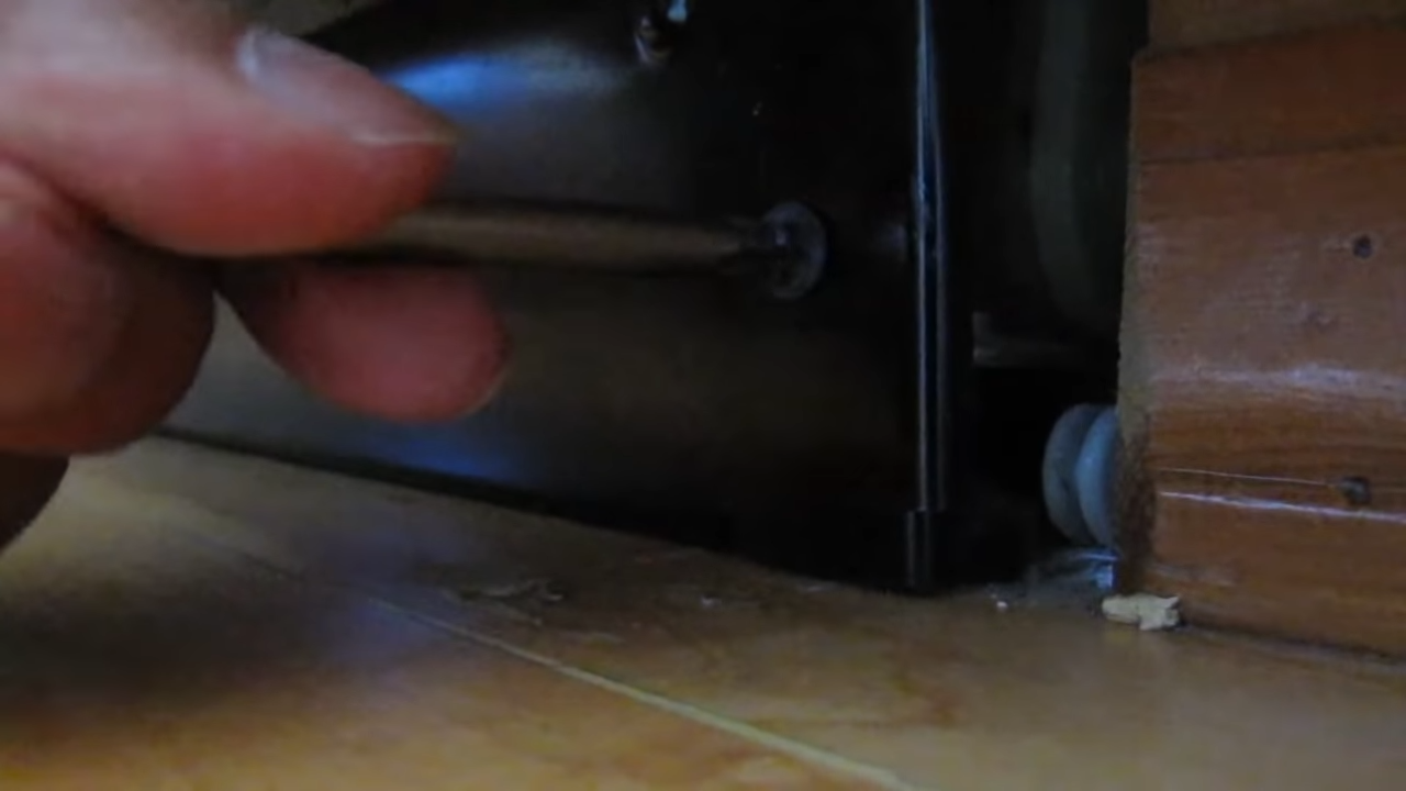 3 Reasons Why Dishwasher Door Is Squeaking How To Fix It